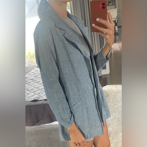 Curator Lightweight Blue Light Stripe Blazer - Picture 2 of 9